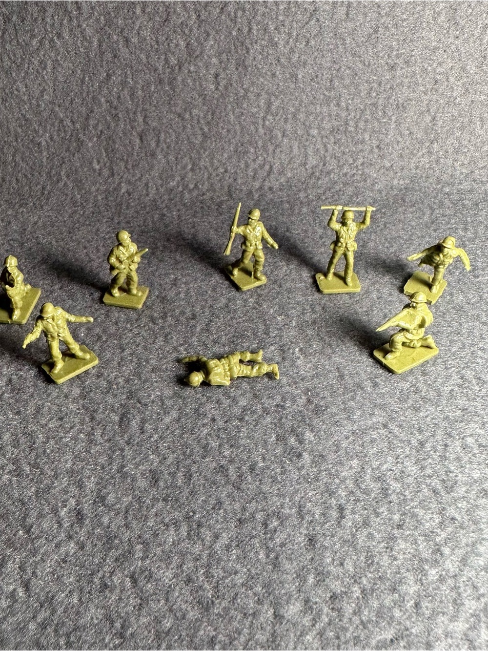 Green Plastic Army Men Toy Soldiers - Set of Mini Figurines